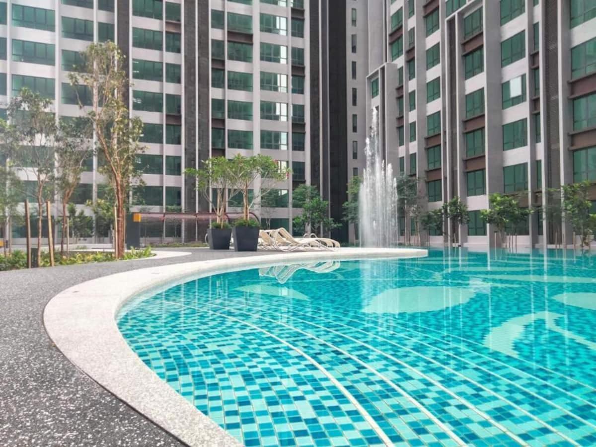 Pangsapuri 1 Cubic Botanical Swimming Pool Floor *